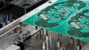 Bestückungsmaschine für ein- und zweiseitige Platinen 1