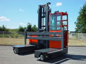 elektrischer Seitenstapler 1