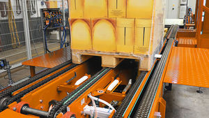 Haubenmaschine mit Schrumpffolie 1