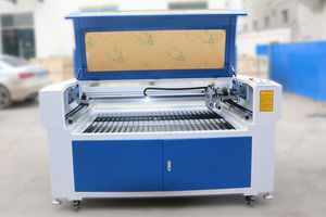 CO2-Laser-Schneidemaschine