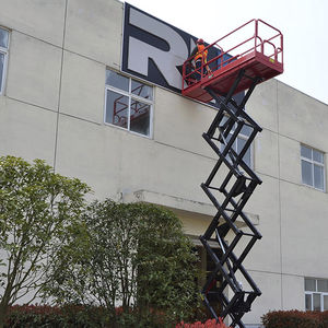 Scherenarbeitsbühne auf Rädern