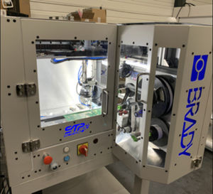 automatischer Drucker mit Etikettenaufbringer