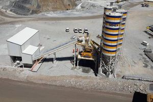festinstallierte Betonmischanlage