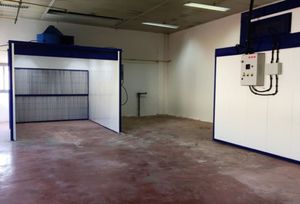Lackierkabine / Frische Farbe / offen / geschlossen / Filterung