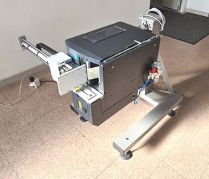 selbstklebender Drucker mit Etikettenaufbringer 1