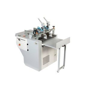 Bandwickelmaschine mit Klebeband 1
