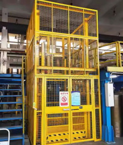 hydraulischer Lastenaufzug