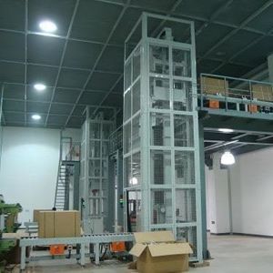 hydraulischer Lastenaufzug