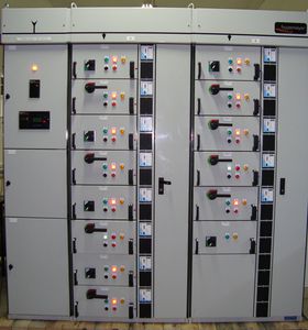 voll ausgestatteter elektrischer kasten