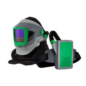 Helm mit Atemluftzufuhr