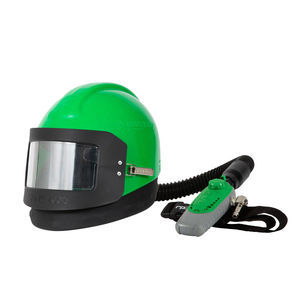 Helm mit Atemluftzufuhr