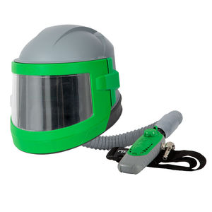 Helm mit Atemluftzufuhr