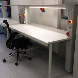 Industriearbeitsplatz / für Labor / für Werkstatt / ergonomisch