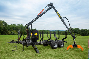 anhängermontierter Kran / mit Ausleger / für Forstwirtschaft / hydraulisch