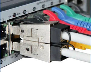 Datensteckverbinder 1