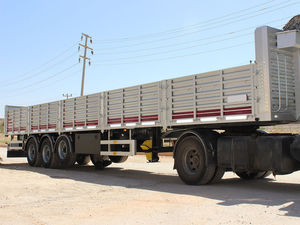 Sattelauflieger für Containertransport