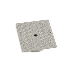 quadratischer Fahrbahndeckel