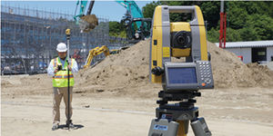Totalstation mit Reflektor