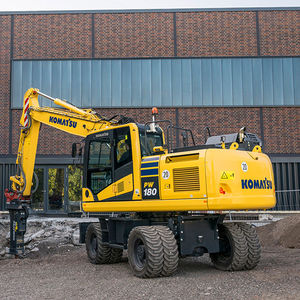 mittelgroßer Bagger