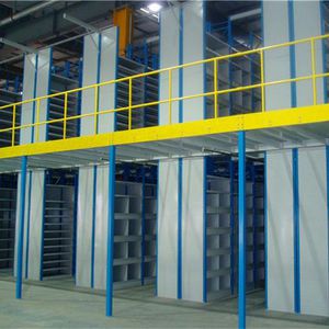 Stahlbaubühne mit Aufbewahrungssystem 1