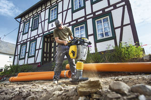 Vorwärtslaufende Rüttelplatte 1
