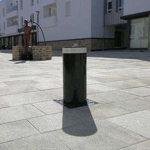 halbautomatischer versenkbarer Poller