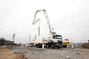 Autobetonpumpe für Baustelle