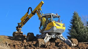 mittelgroßer Bagger