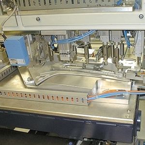 automatische Nietmaschine