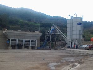 festinstallierte Betonmischanlage