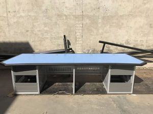 Arbeitstisch mit Schubladen