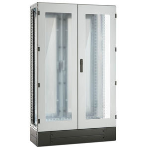 bodenstehender Schaltschrank 1