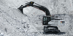 mittelgroßer Bagger