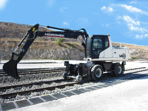 mittelgroßer Bagger / radmobil / Tier 2 / für Baustellen