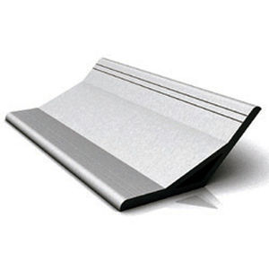 Winkelschiene mit identischen Aluminiumflügeln