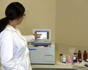 Fluoreszenzspektrometer / Labor / automatisiert / Festkörper