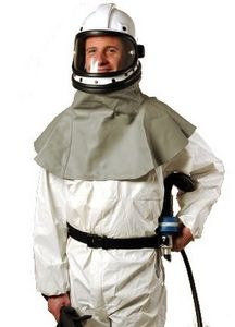 Helm mit Atemluftzufuhr 1