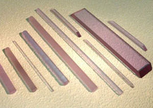 Kristall / Neodym-dotierter Yttrium-Aluminium-Granat (Nd:YAG)