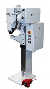 Automatische Druckknopfmaschine