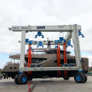 Travel Lift 1