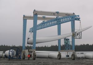 Portalhubwagen für den Umschlag von Ausrüstungen von Windkraftanlagen 1