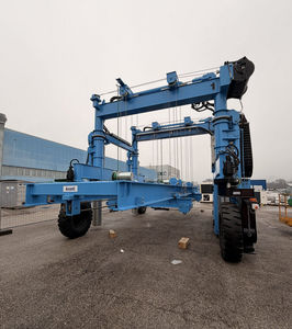 Portalhubwagen für Container 1