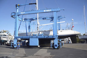 Travel Lift 1