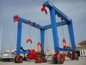 Travel Lift 1