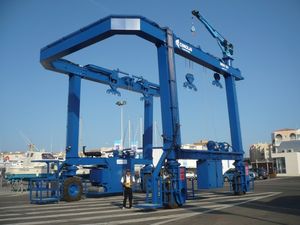 Travel Lift 1