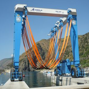 Travel Lift 1