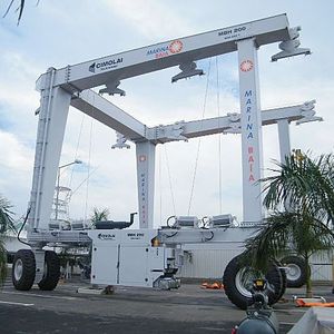 Travel Lift 1