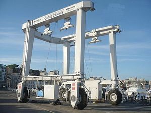 Travel Lift 1