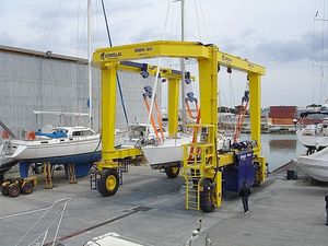 Travel Lift 1