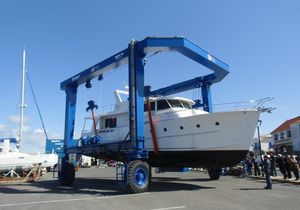 Travel Lift 1